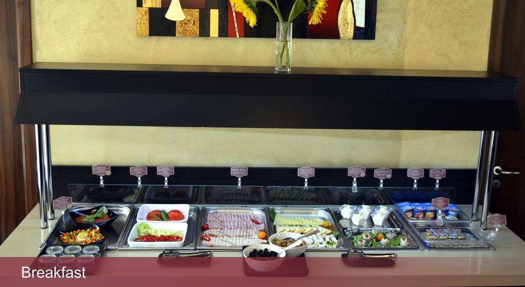 Inter Business Bucharest Hotel Bagian luar foto