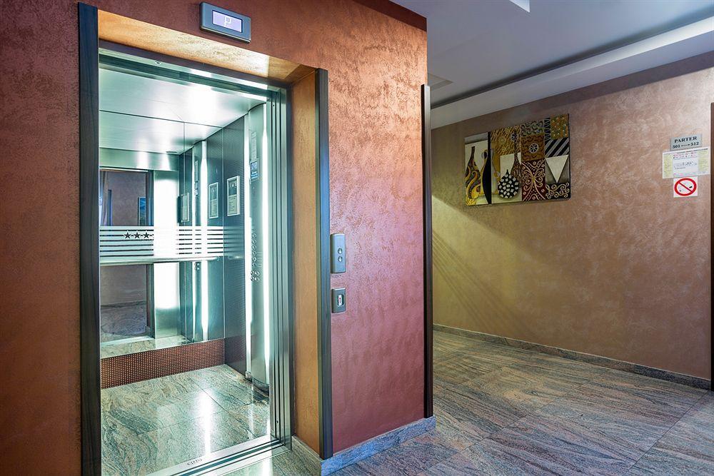 Inter Business Bucharest Hotel Bagian luar foto