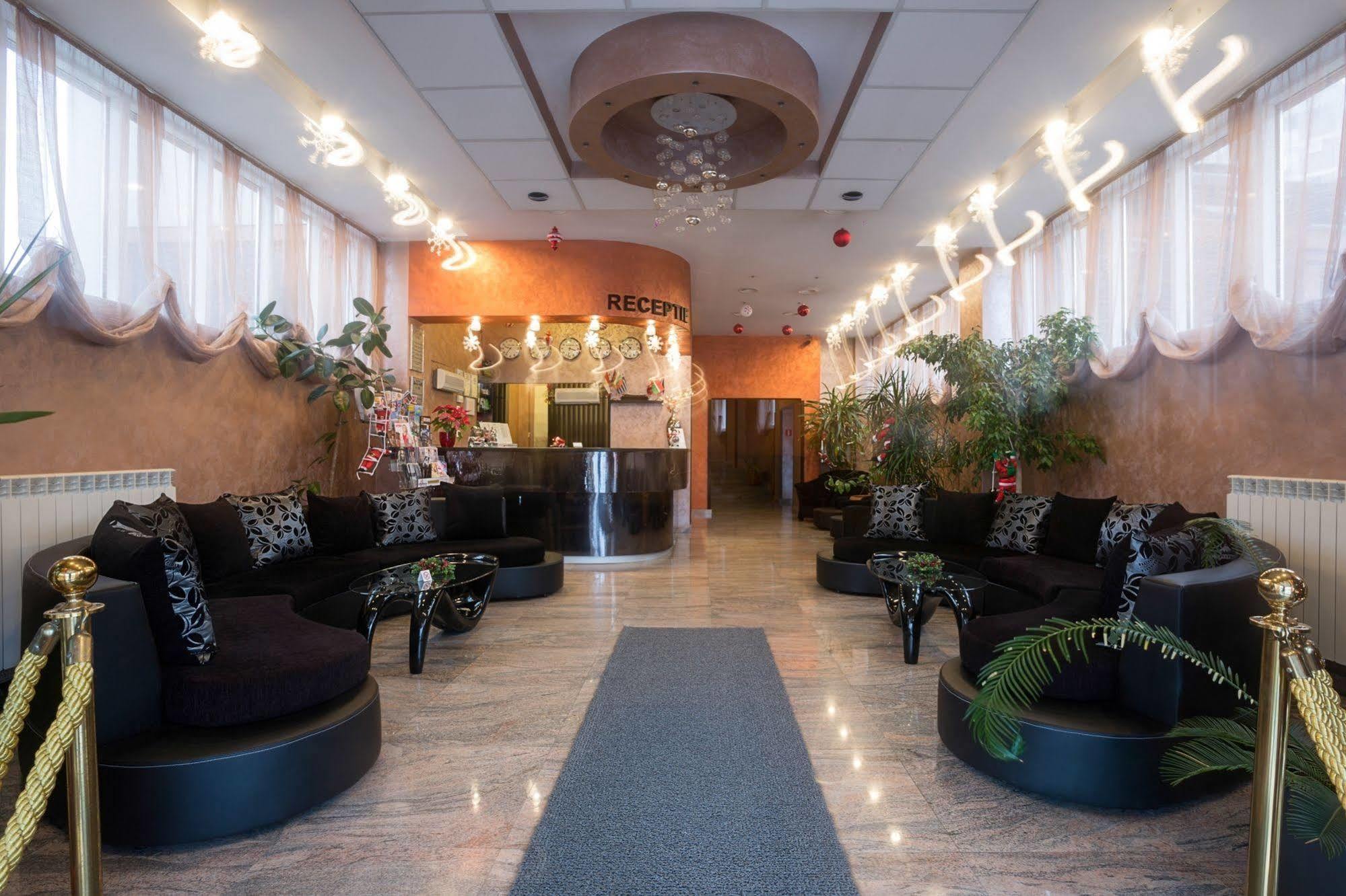 Inter Business Bucharest Hotel Bagian luar foto