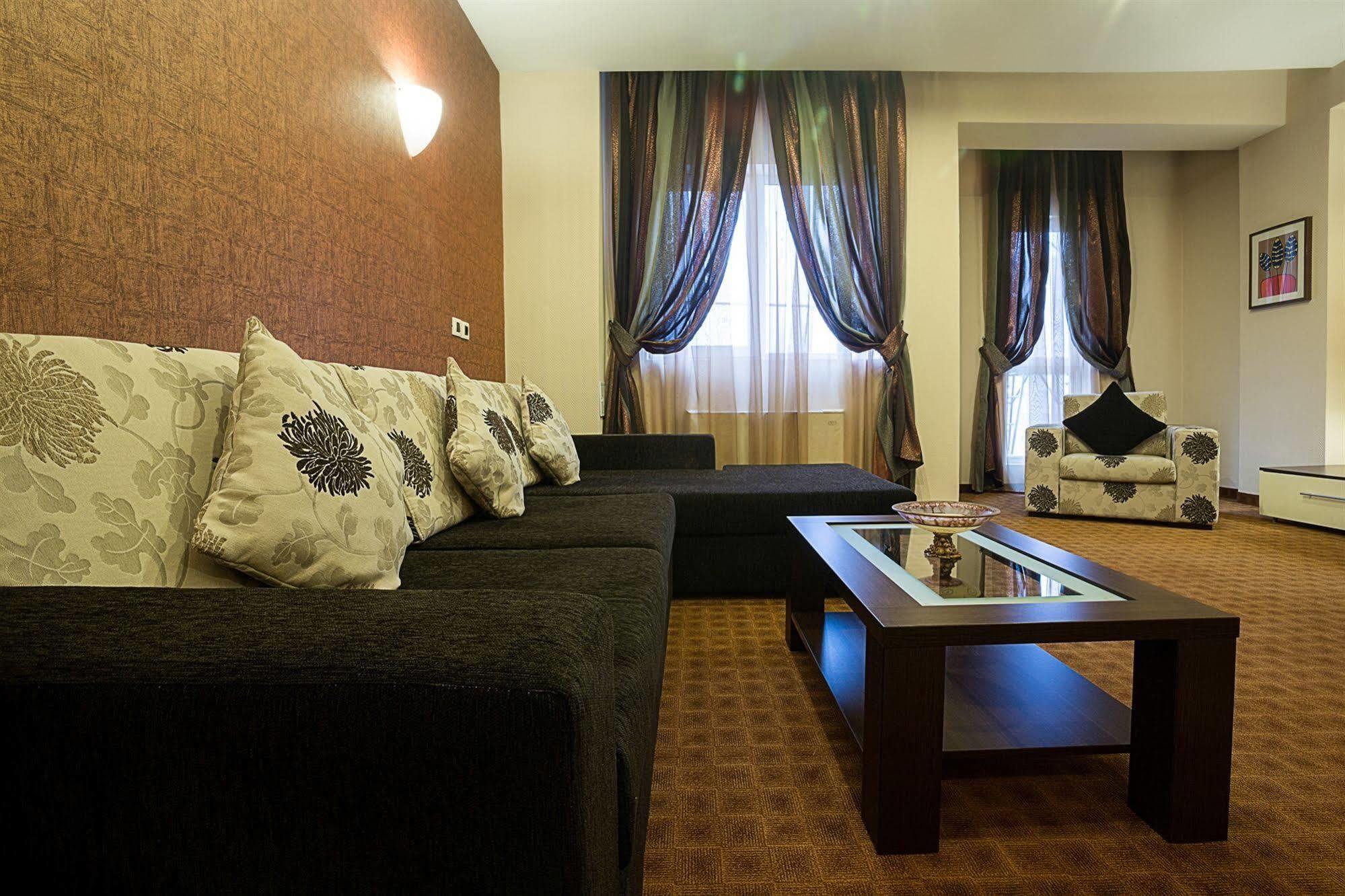 Inter Business Bucharest Hotel Bagian luar foto
