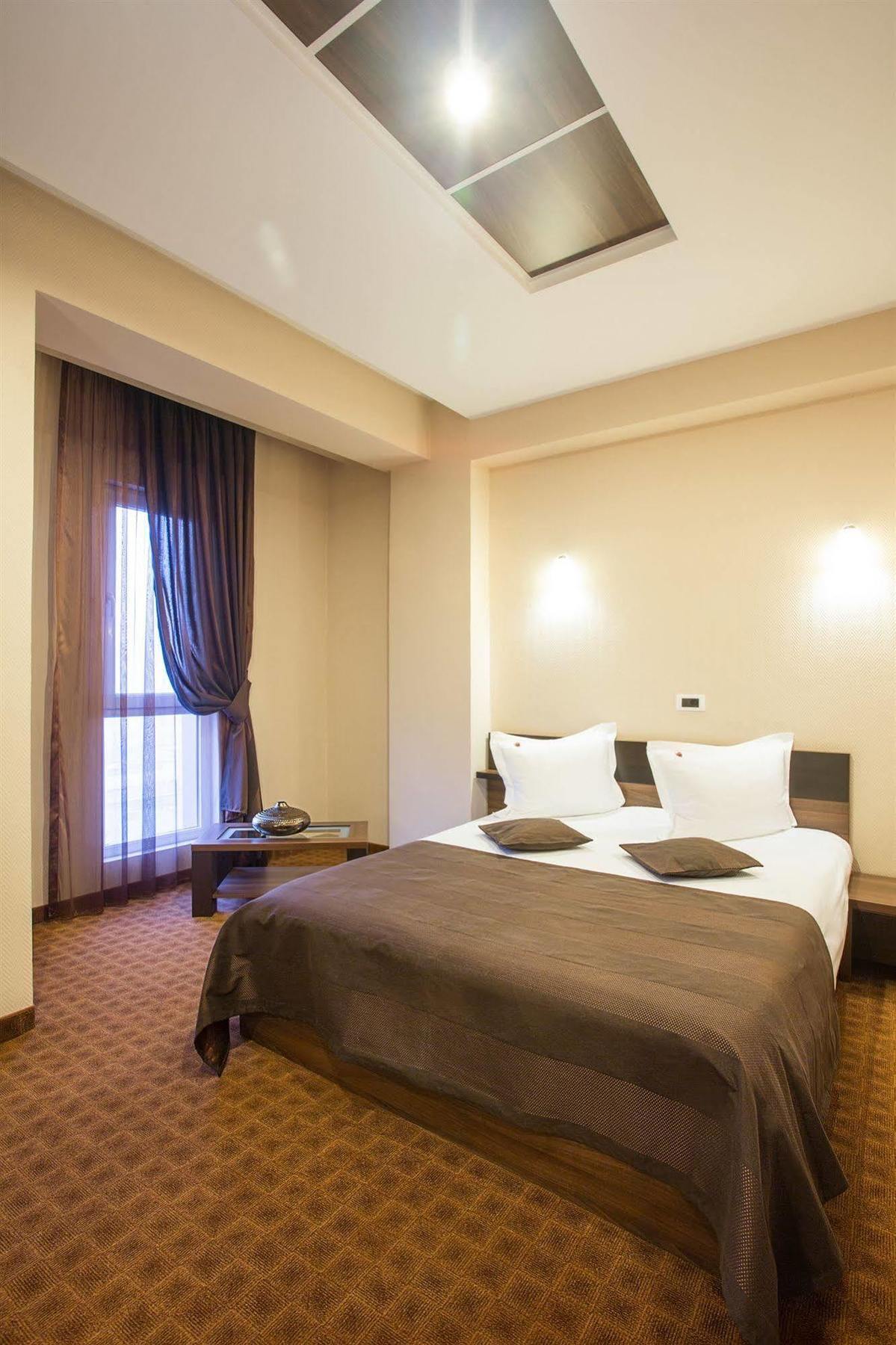 Inter Business Bucharest Hotel Bagian luar foto
